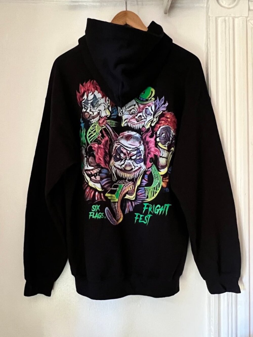 Six Flags Fright Fest sweat shirt hoodie , sz: L, cool graphic , good condition